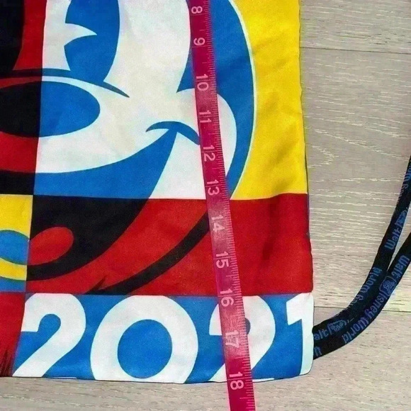 Disney world drawstring chinch 2021 rare limited edition backpack - Picture 3 of 7